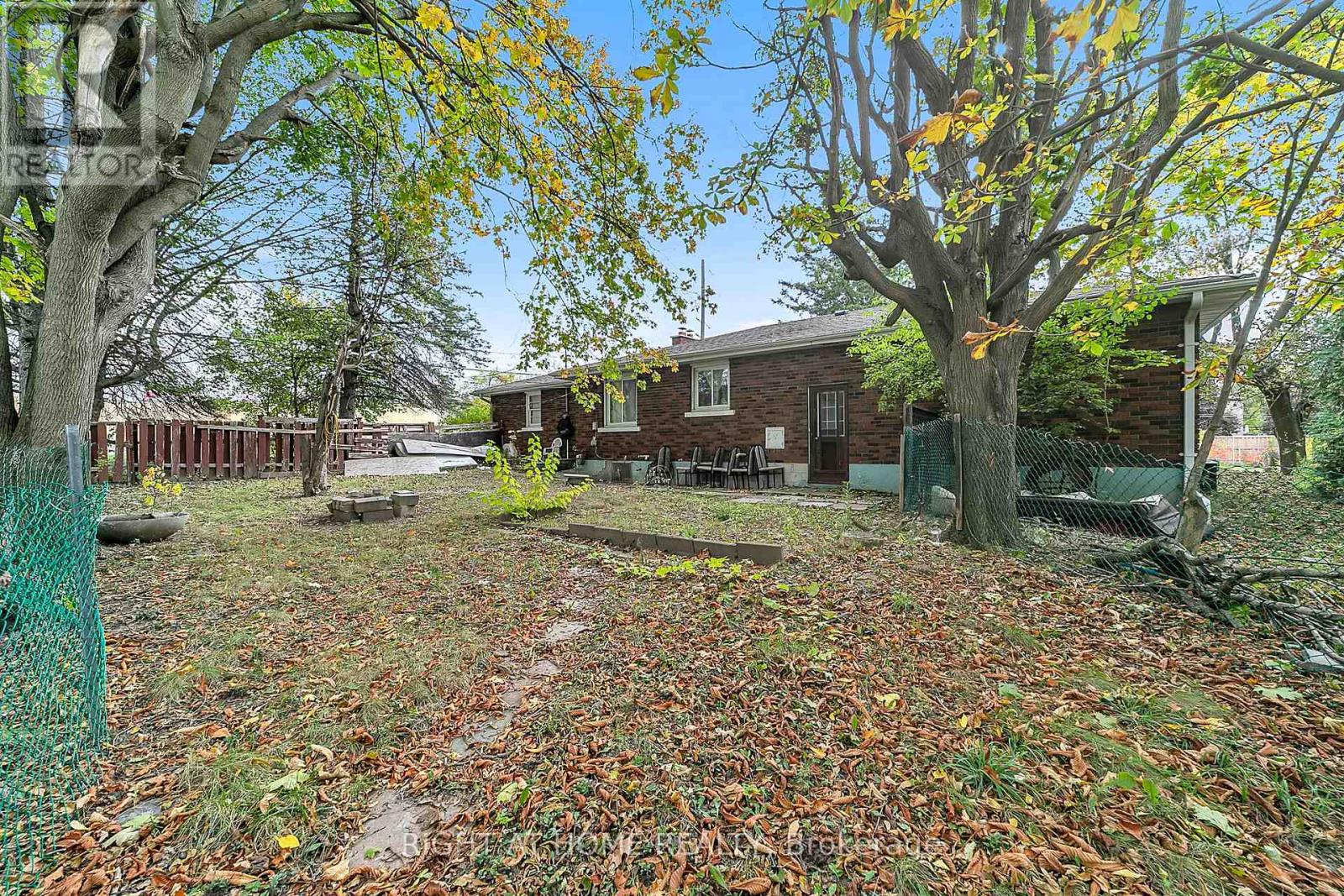 1029 Davis Drive, Newmarket (Huron Heights-Leslie Valley), Ontario  L3Y 2R8 - Photo 23 - N12472646