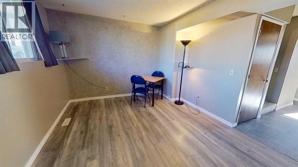 B, 5915 45 Avenue, Lacombe, Alberta  T4L 1T8 - Photo 2 - A2263638