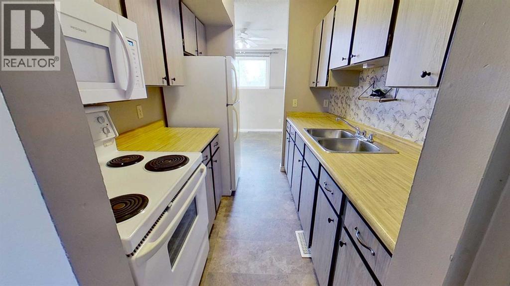 B, 5915 45 Avenue, Lacombe, Alberta  T4L 1T8 - Photo 3 - A2263638