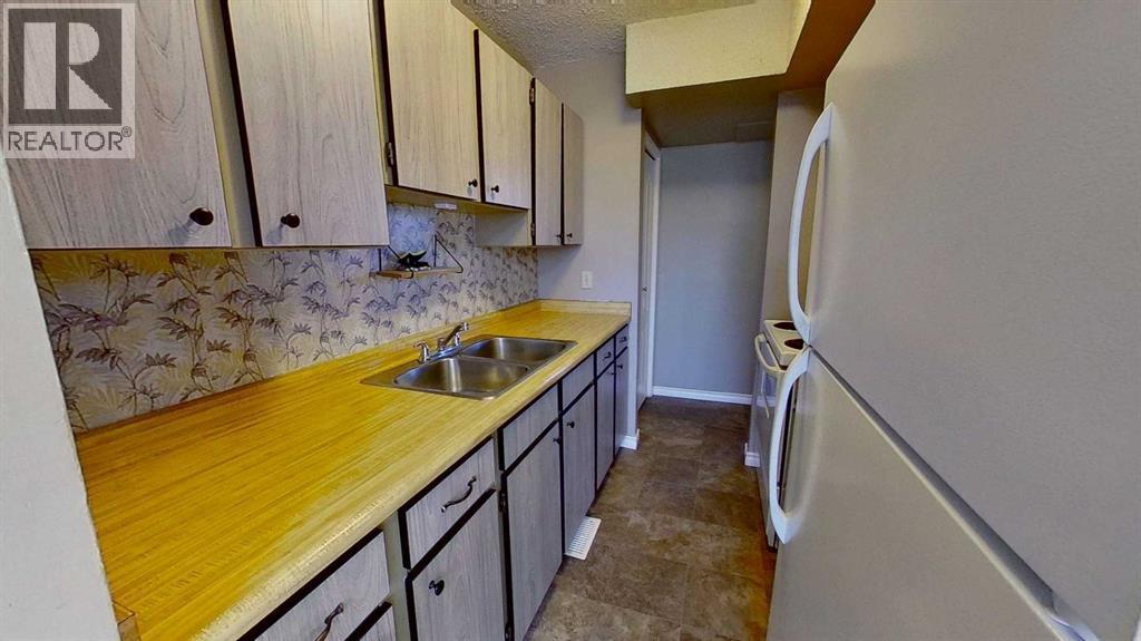 B, 5915 45 Avenue, Lacombe, Alberta  T4L 1T8 - Photo 4 - A2263638