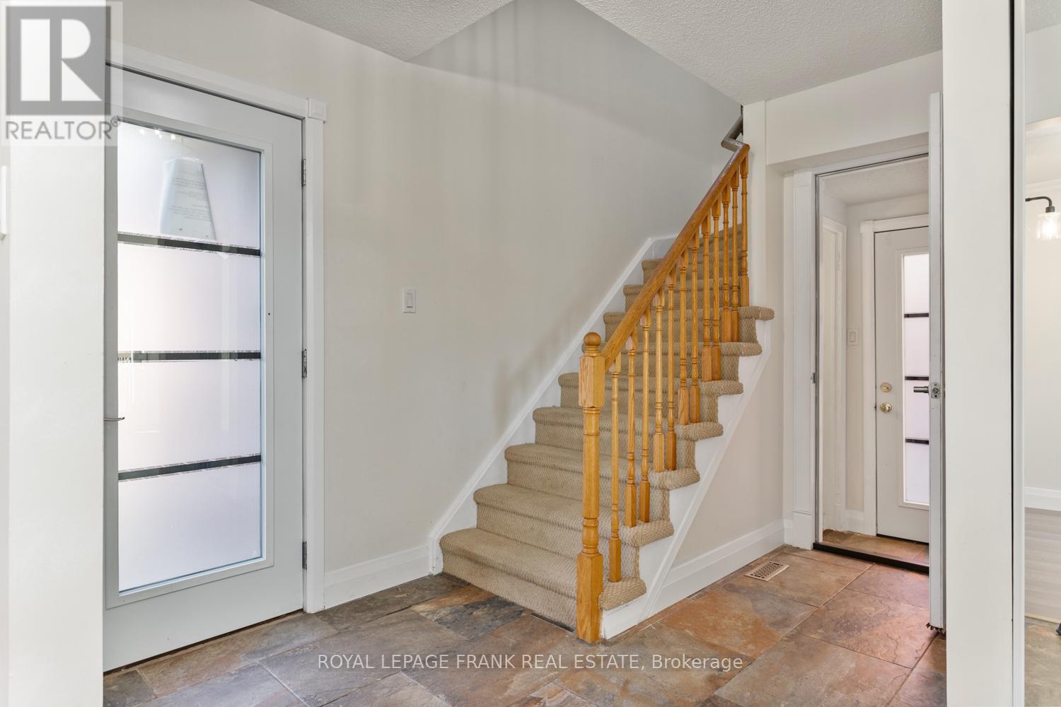 35 Fernbank Place, Whitby, Ontario  L1R 1T1 - Photo 11 - E12472703
