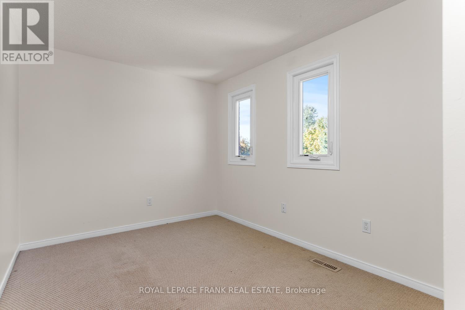 35 Fernbank Place, Whitby, Ontario  L1R 1T1 - Photo 14 - E12472703