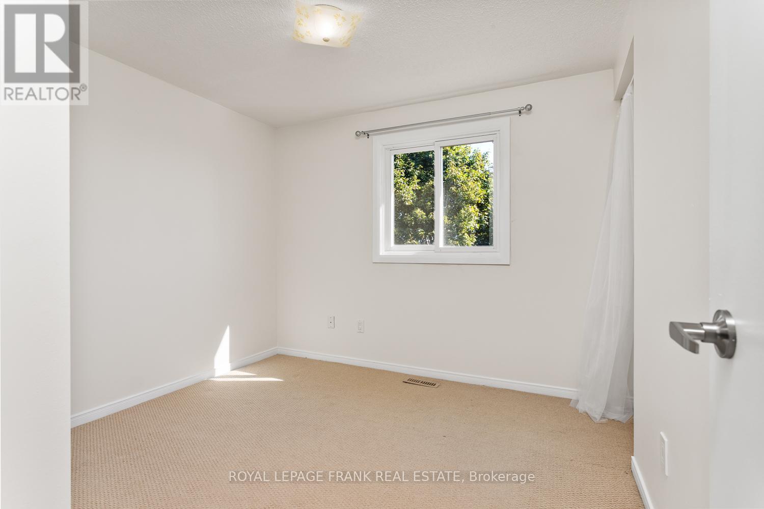 35 Fernbank Place, Whitby, Ontario  L1R 1T1 - Photo 18 - E12472703