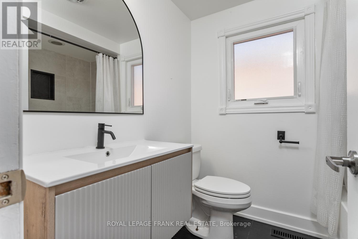 35 Fernbank Place, Whitby, Ontario  L1R 1T1 - Photo 20 - E12472703