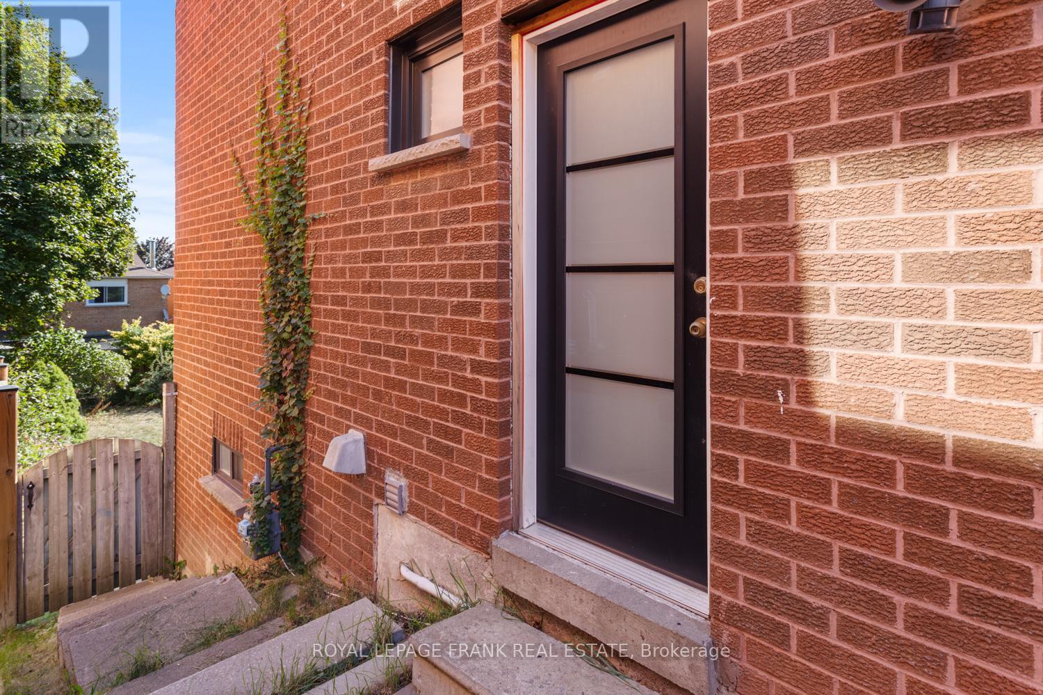 35 Fernbank Place, Whitby, Ontario  L1R 1T1 - Photo 24 - E12472703