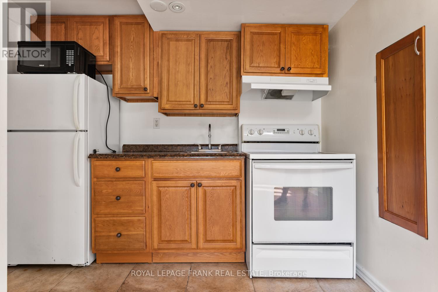 35 Fernbank Place, Whitby, Ontario  L1R 1T1 - Photo 27 - E12472703