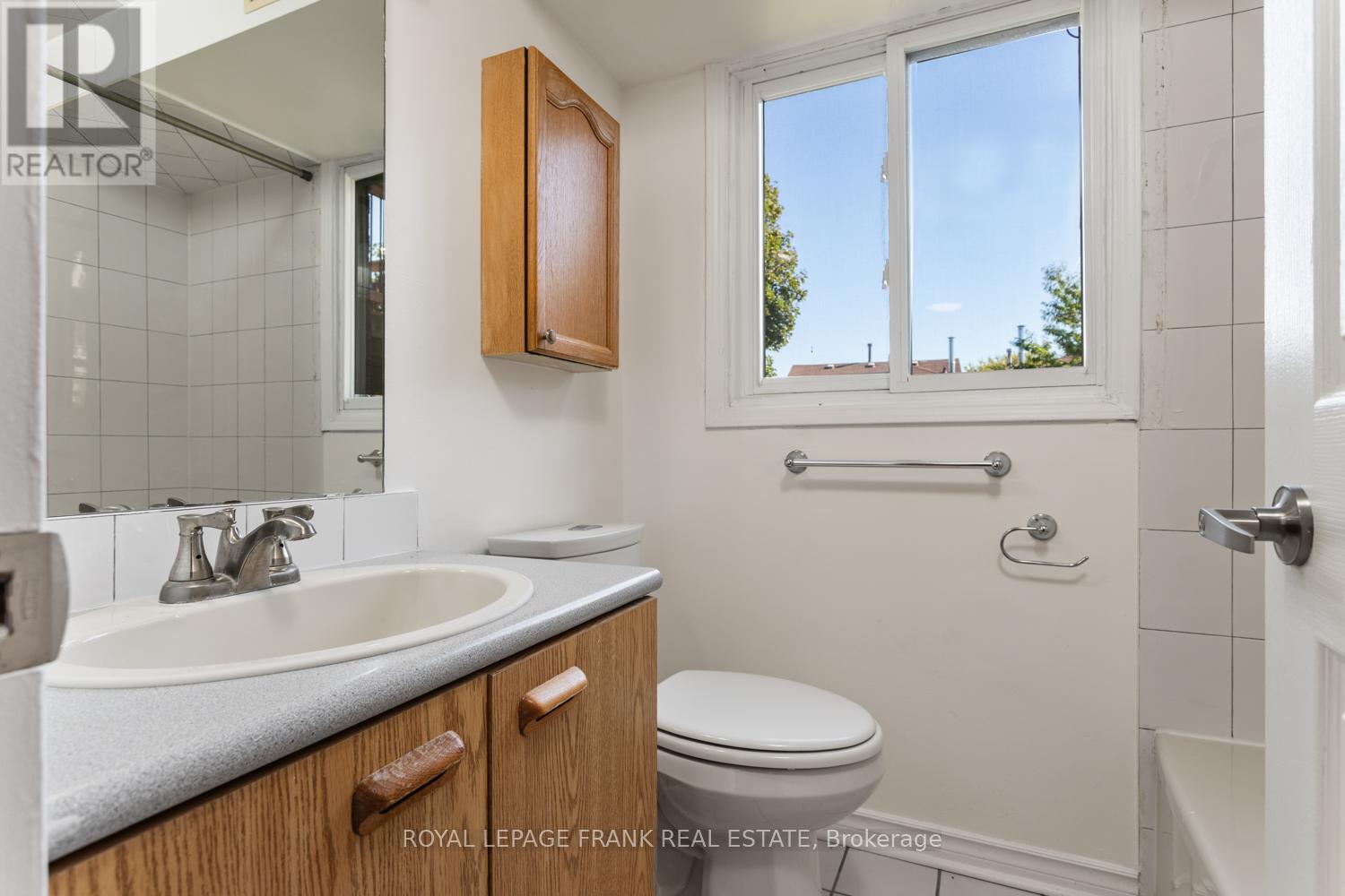 35 Fernbank Place, Whitby, Ontario  L1R 1T1 - Photo 28 - E12472703