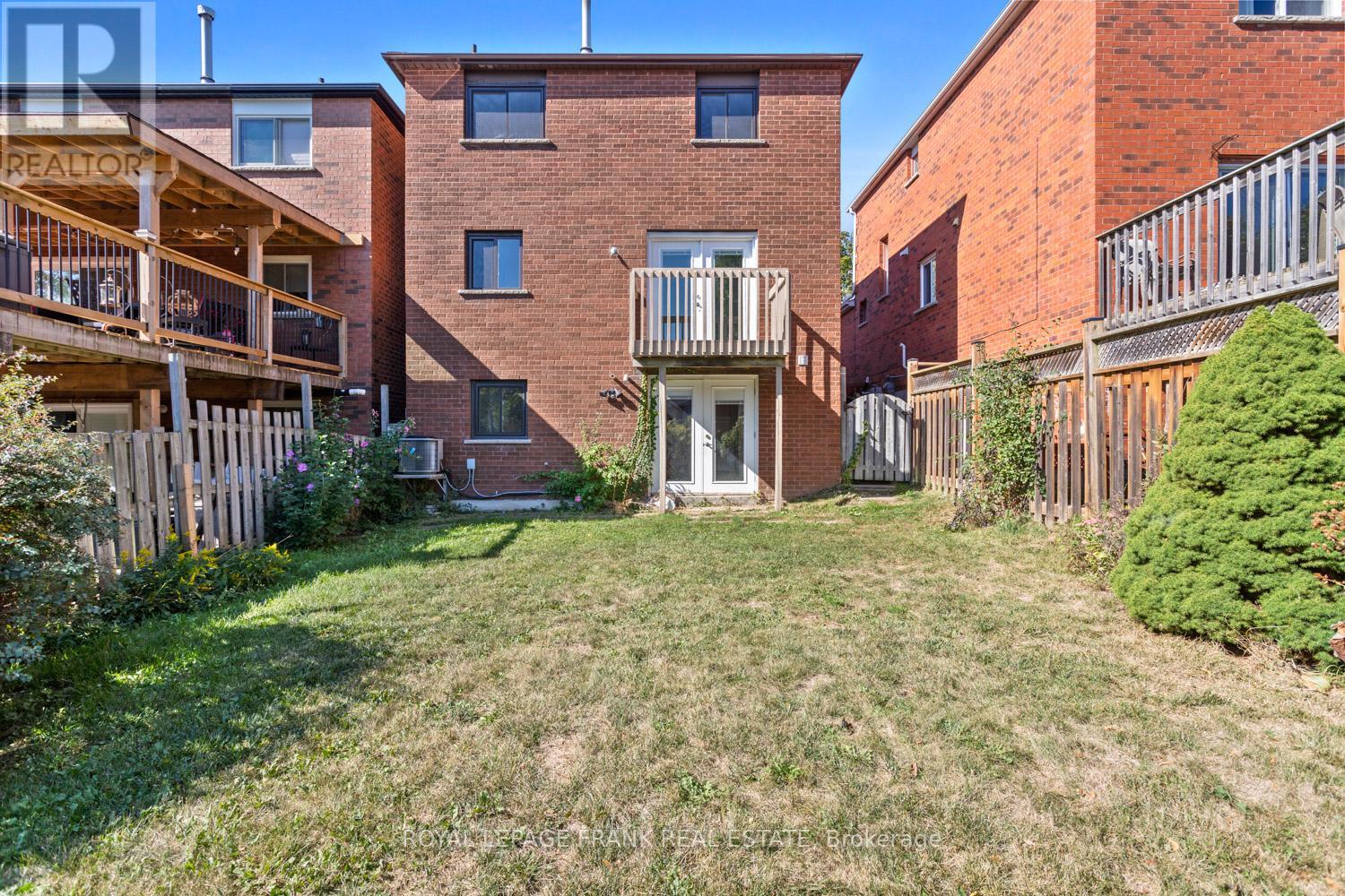 35 Fernbank Place, Whitby, Ontario  L1R 1T1 - Photo 32 - E12472703