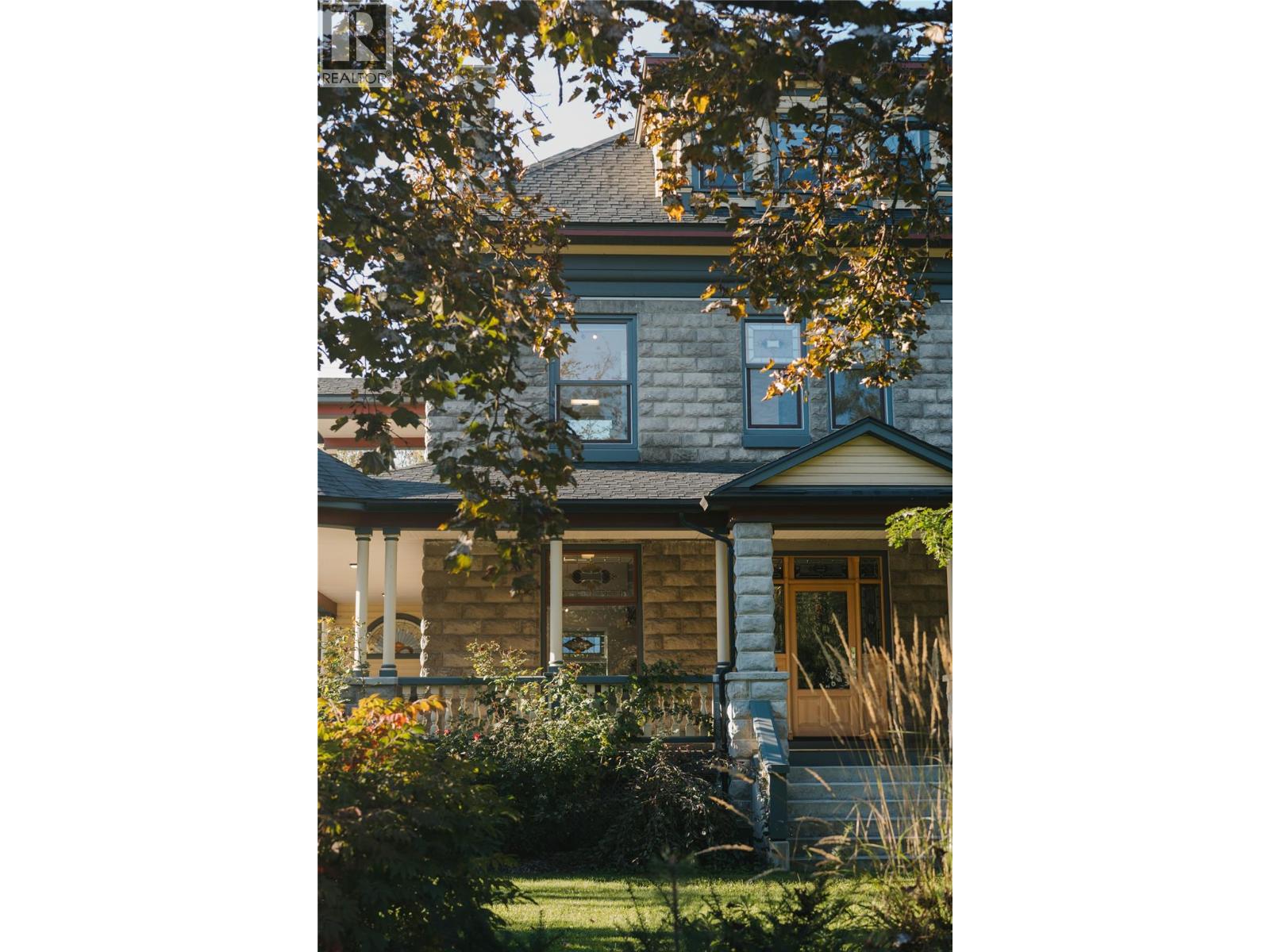 805 & 815 Mackenzie Avenue, Revelstoke, British Columbia  V0E 2S0 - Photo 7 - 10351017