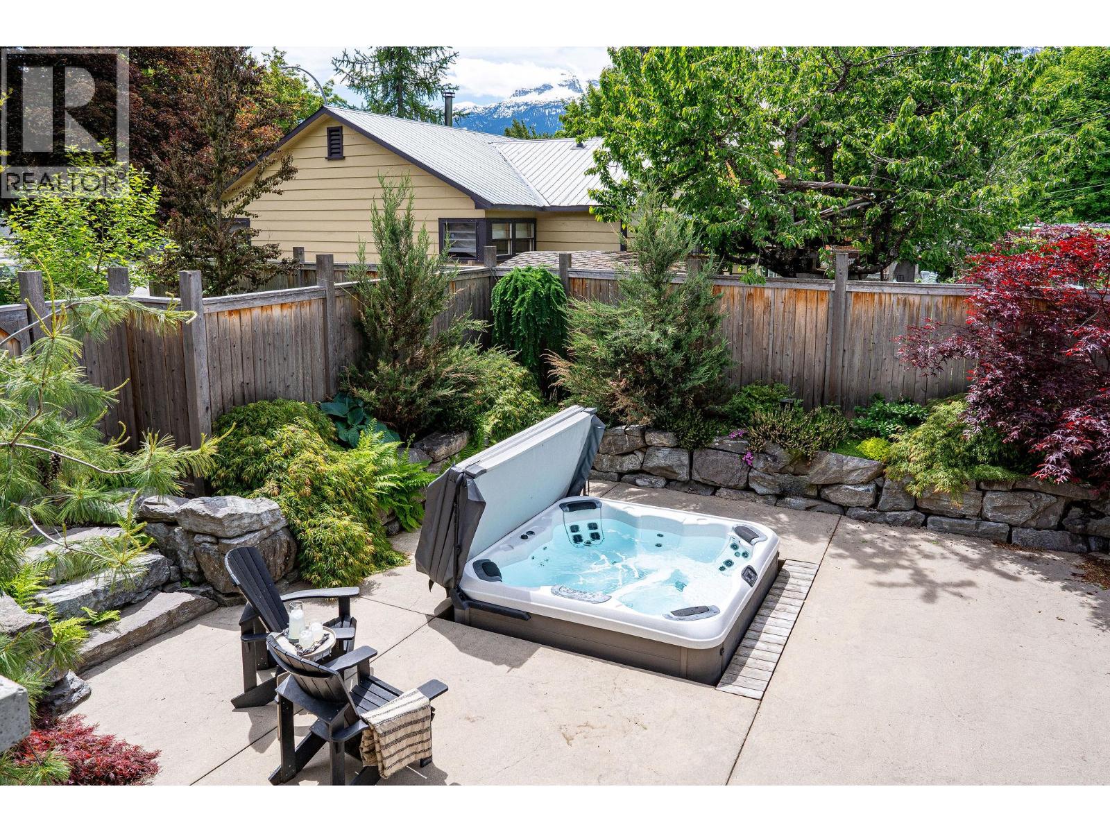 805 & 815 Mackenzie Avenue, Revelstoke, British Columbia  V0E 2S0 - Photo 53 - 10351017