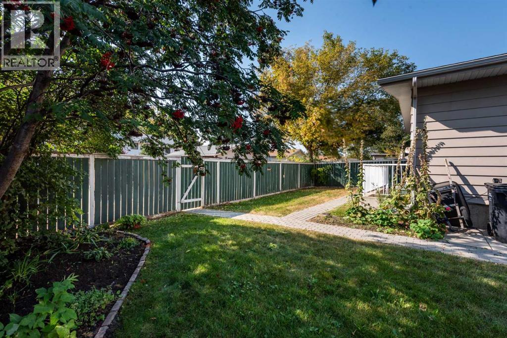 436 Queensland Circle Se, Calgary, Alberta  T2J 4P8 - Photo 32 - A2262296