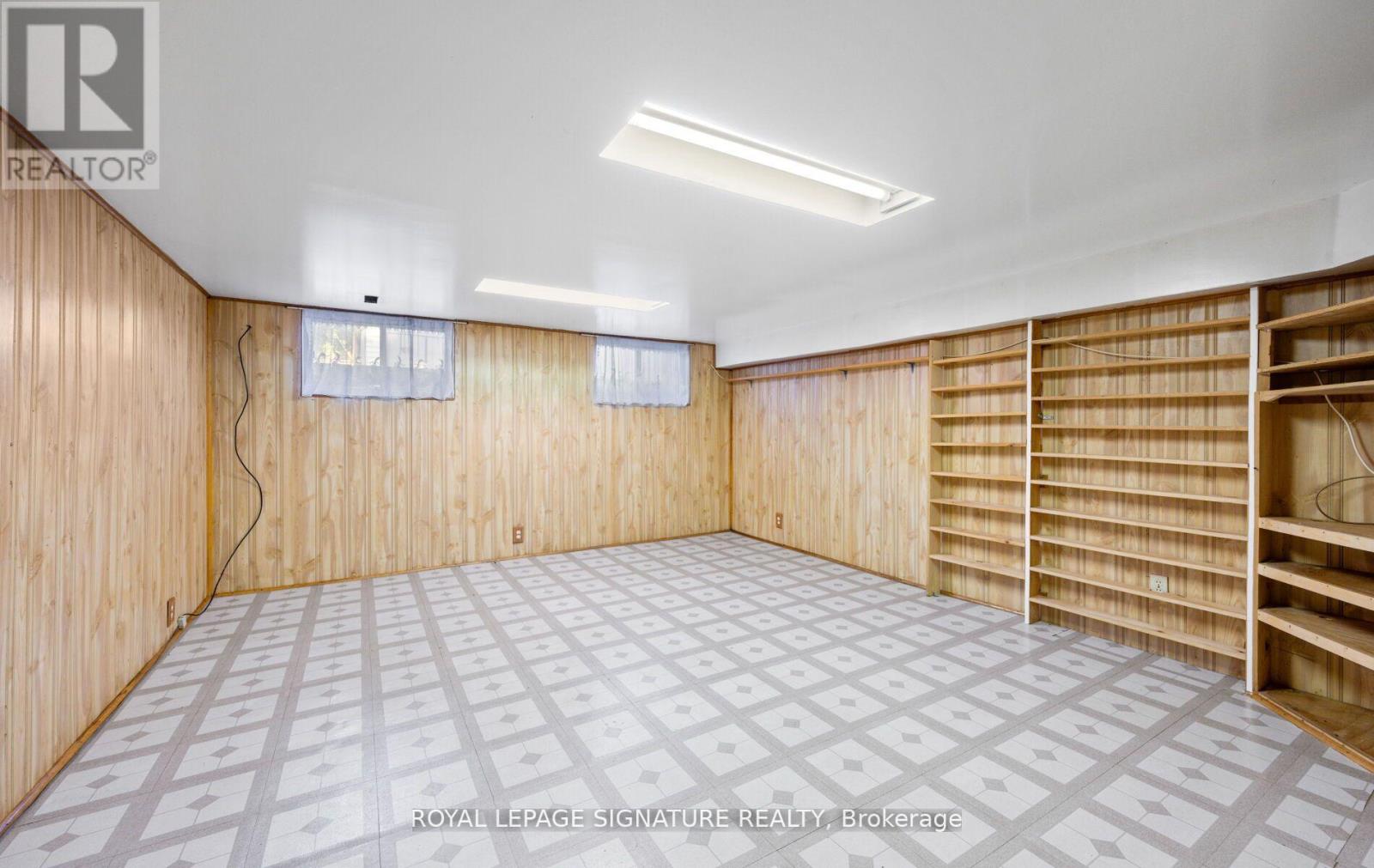 61 Foch Avenue, Toronto, Ontario  M8W 3X5 - Photo 18 - W12472634