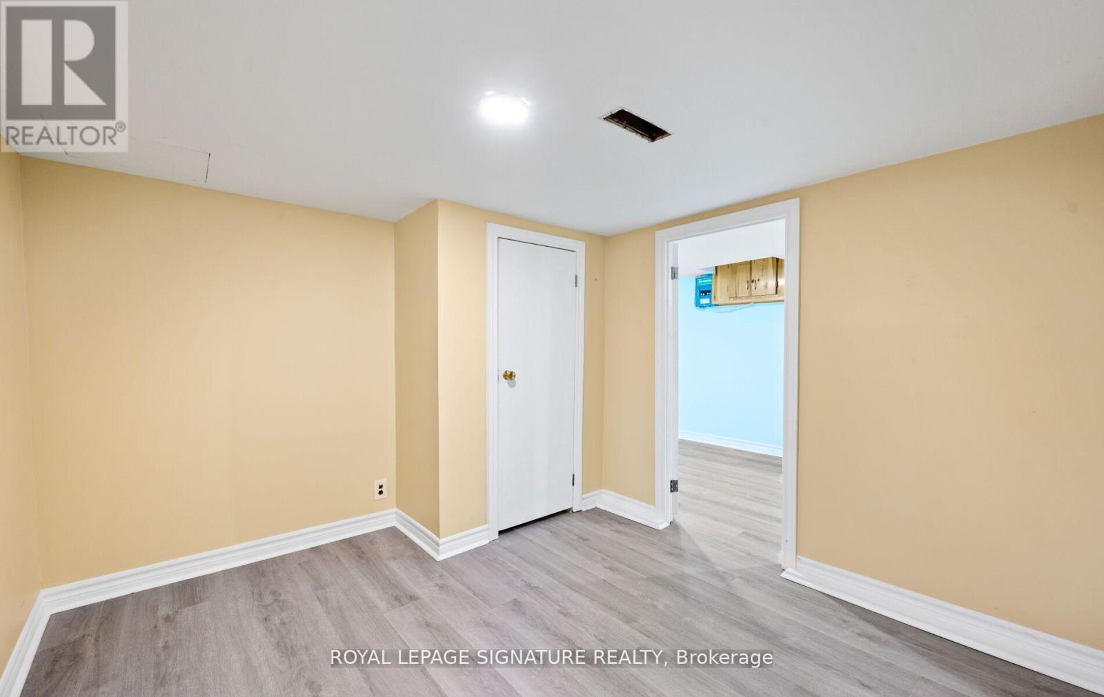 61 Foch Avenue, Toronto, Ontario  M8W 3X5 - Photo 21 - W12472634