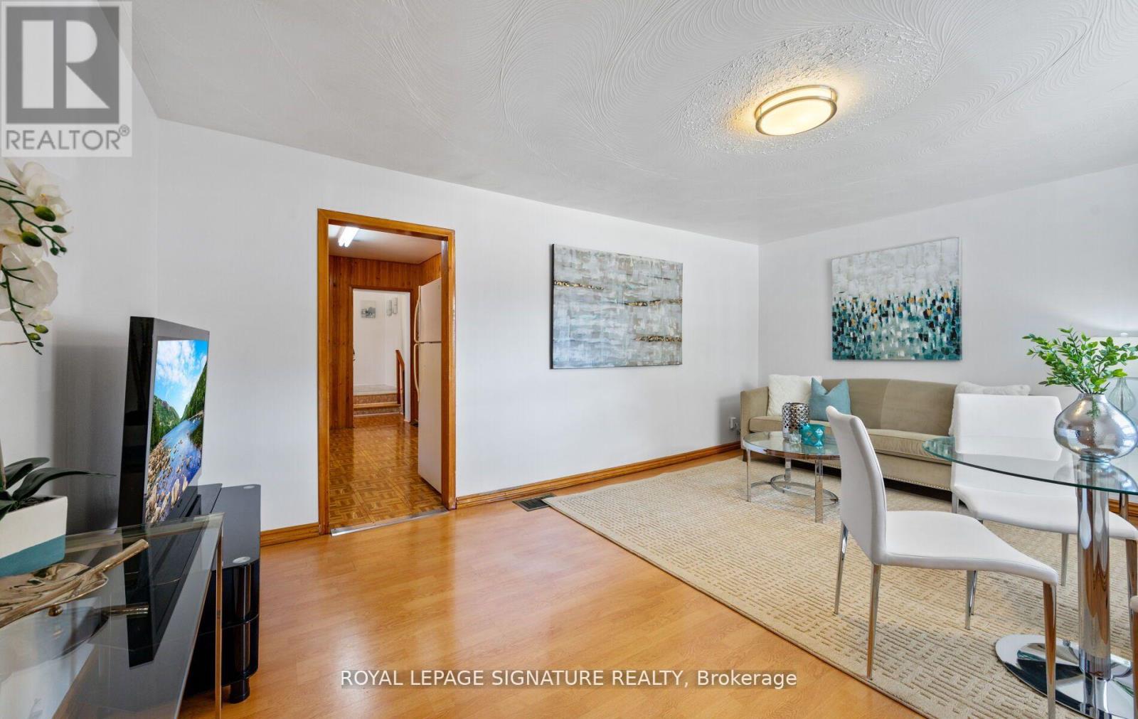 61 Foch Avenue, Toronto, Ontario  M8W 3X5 - Photo 4 - W12472634