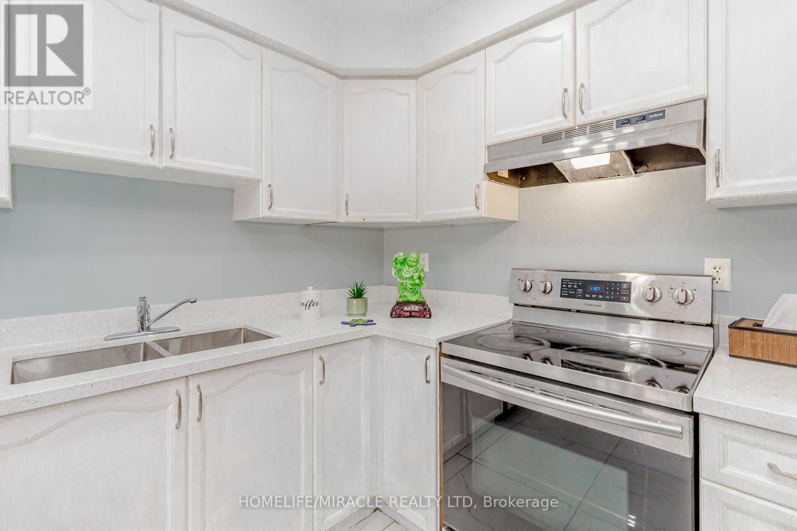 4 Vauxhall Crescent, Brampton, Ontario  L7A 3A3 - Photo 10 - W12472642