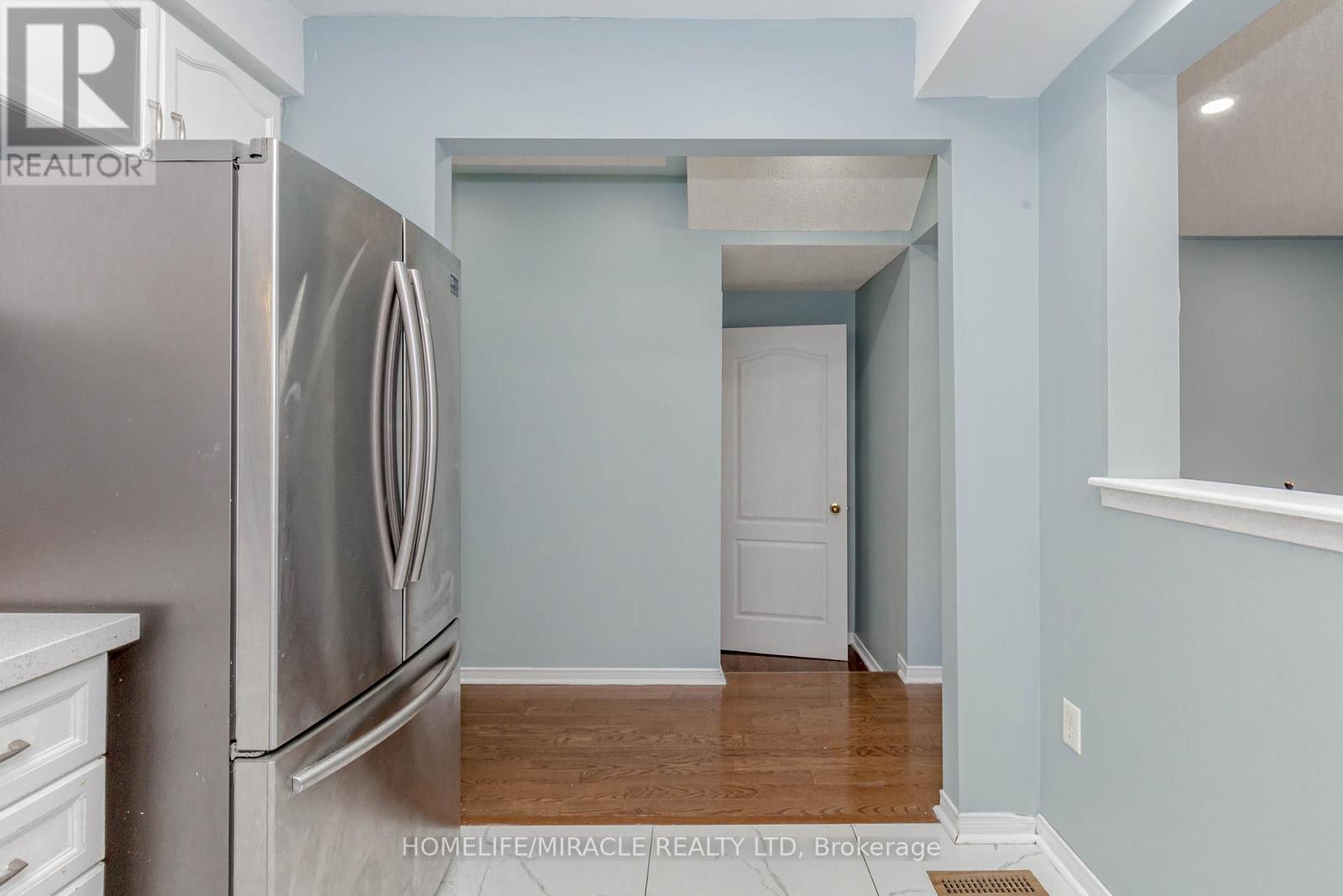 4 Vauxhall Crescent, Brampton, Ontario  L7A 3A3 - Photo 13 - W12472642