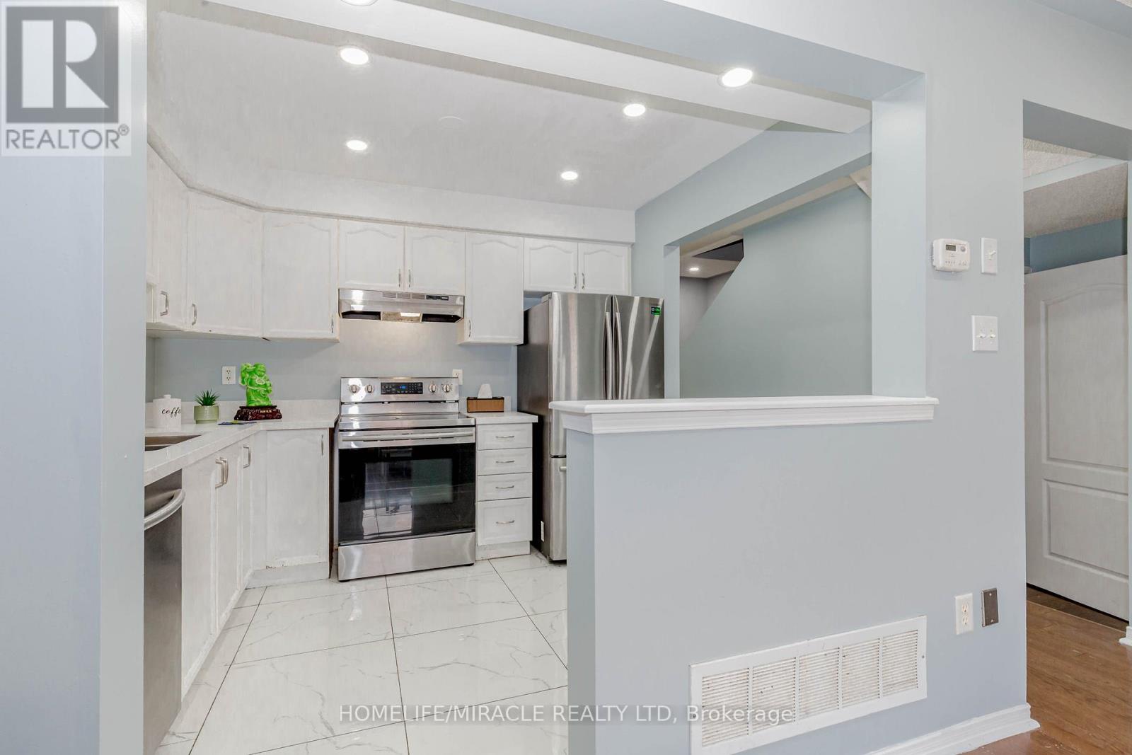 4 Vauxhall Crescent, Brampton, Ontario  L7A 3A3 - Photo 15 - W12472642