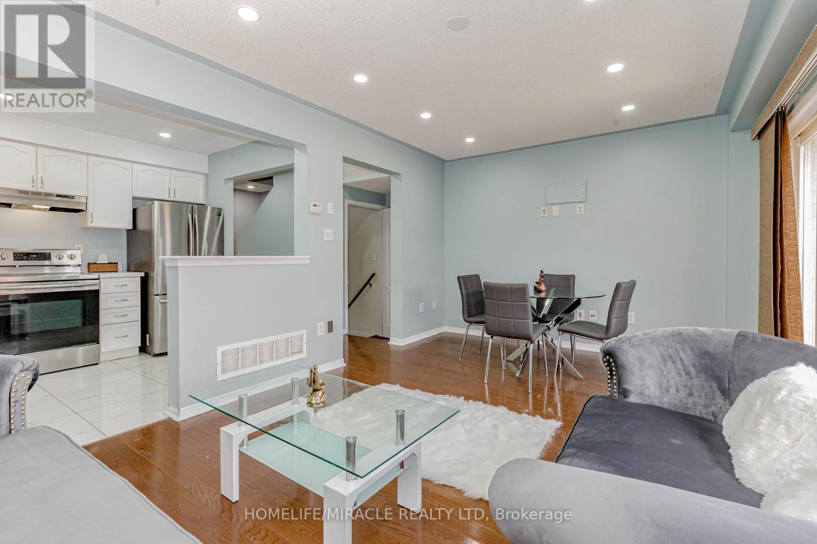 4 Vauxhall Crescent, Brampton, Ontario  L7A 3A3 - Photo 18 - W12472642