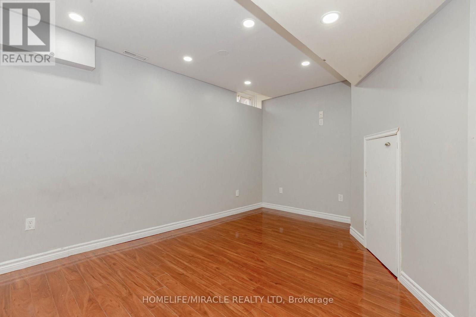 4 Vauxhall Crescent, Brampton, Ontario  L7A 3A3 - Photo 40 - W12472642