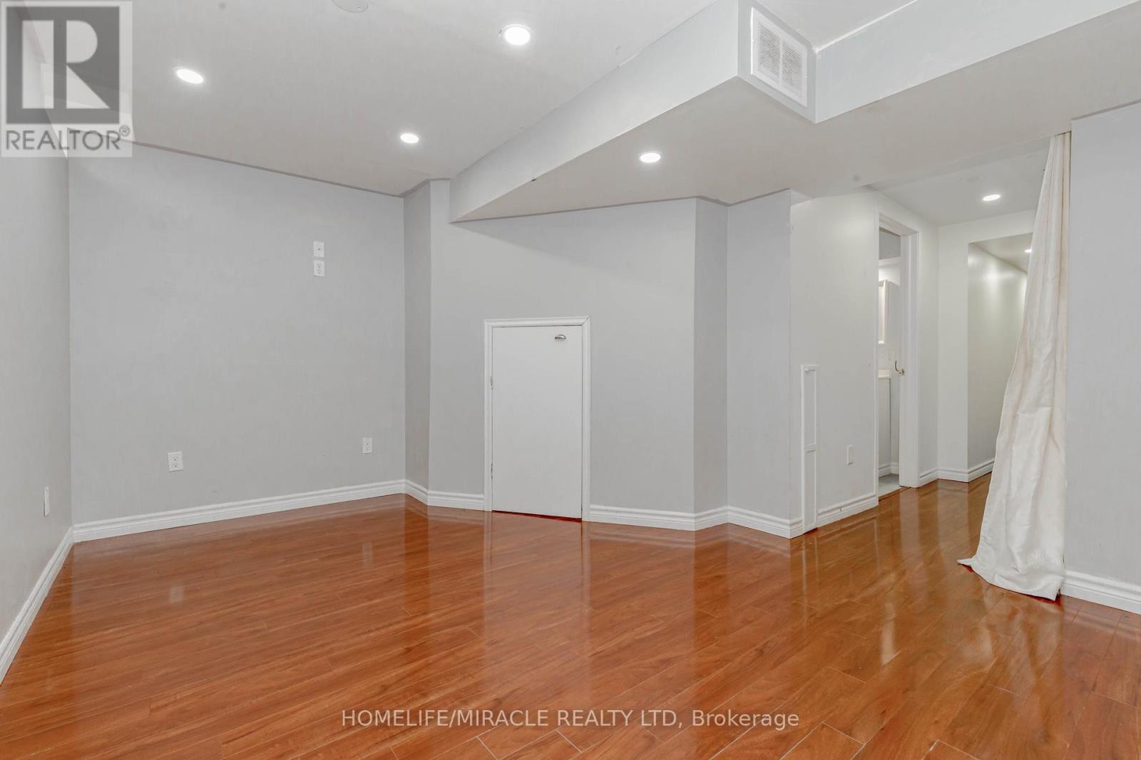 4 Vauxhall Crescent, Brampton, Ontario  L7A 3A3 - Photo 41 - W12472642