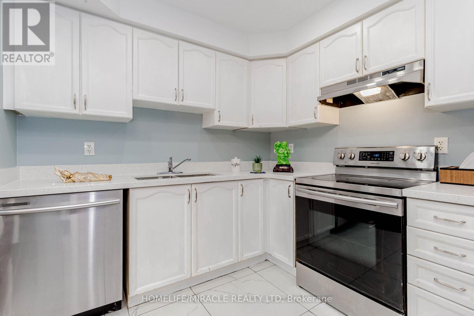 4 Vauxhall Crescent, Brampton, Ontario  L7A 3A3 - Photo 9 - W12472642