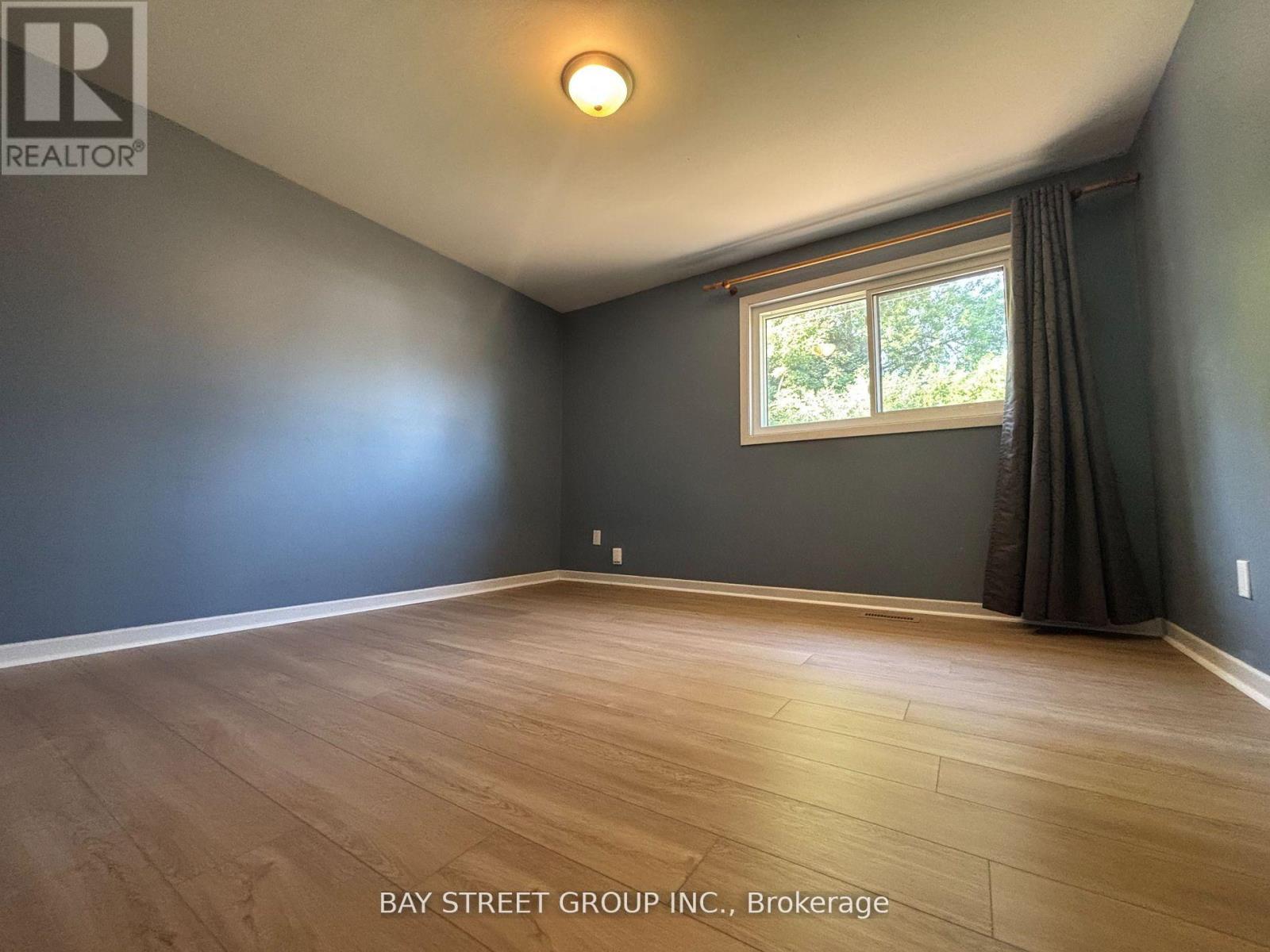 632 Ardleigh Crescent, Burlington, Ontario  L7L 4K8 - Photo 10 - W12472666