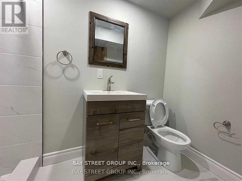 632 Ardleigh Crescent, Burlington, Ontario  L7L 4K8 - Photo 16 - W12472666