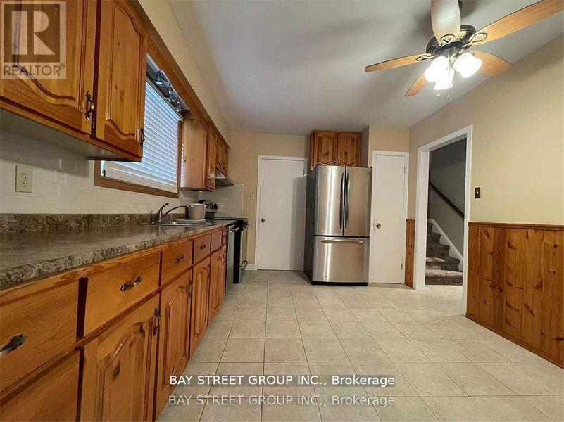 632 Ardleigh Crescent, Burlington, Ontario  L7L 4K8 - Photo 7 - W12472666