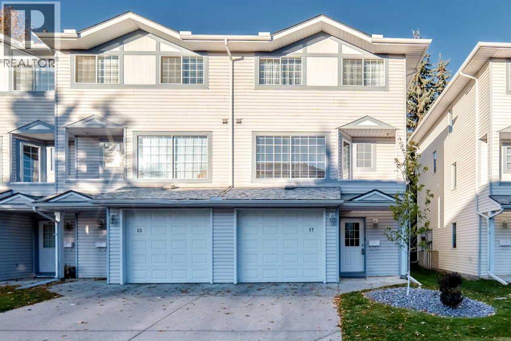 17 Kingsland Court SW, Calgary, Alberta
