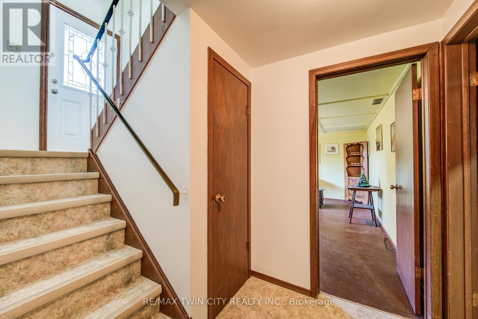 39 Kenwood Crescent, Guelph (Junction/onward Willow), Ontario  N1H 6E4 - Photo 17 - X12472631