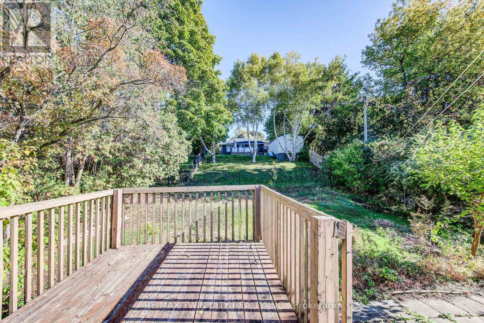 39 Kenwood Crescent, Guelph (Junction/onward Willow), Ontario  N1H 6E4 - Photo 25 - X12472631
