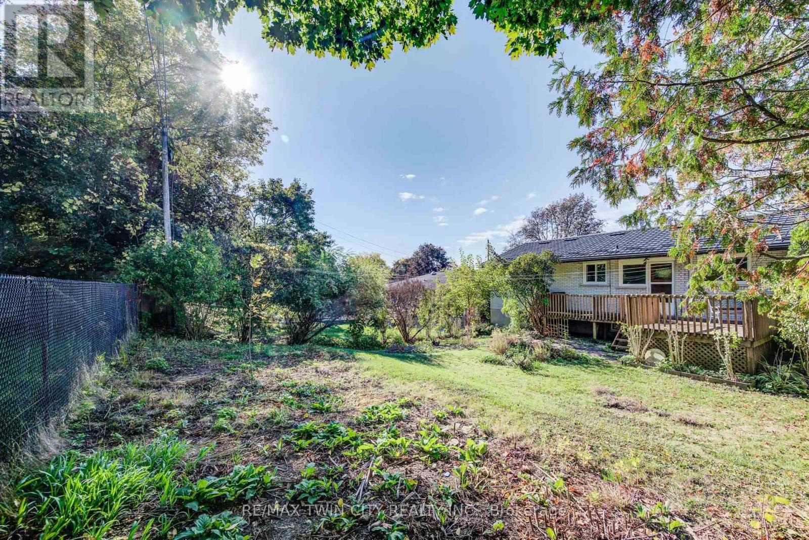 39 Kenwood Crescent, Guelph (Junction/onward Willow), Ontario  N1H 6E4 - Photo 28 - X12472631