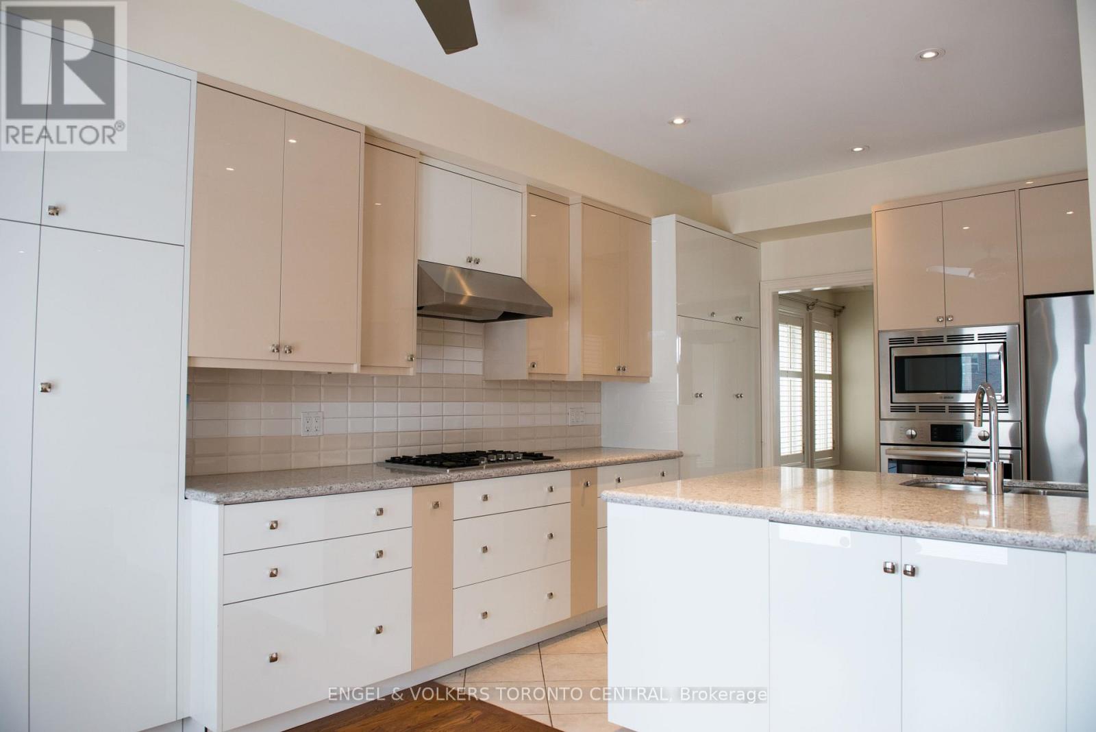 344 Glengarry Avenue, Toronto, Ontario  M5M 1E6 - Photo 10 - C12472709