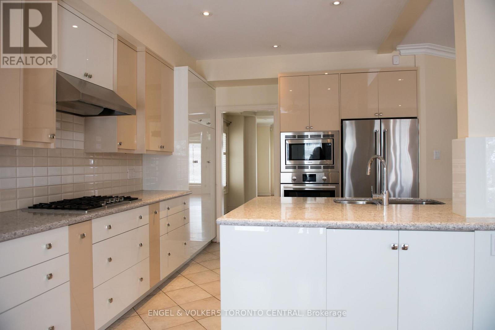 344 Glengarry Avenue, Toronto, Ontario  M5M 1E6 - Photo 11 - C12472709