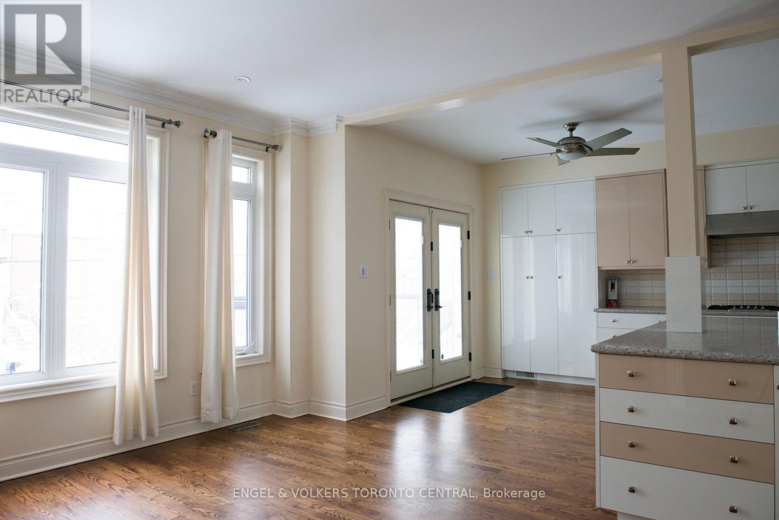 344 Glengarry Avenue, Toronto, Ontario  M5M 1E6 - Photo 12 - C12472709