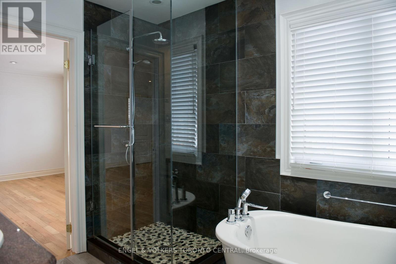 344 Glengarry Avenue, Toronto, Ontario  M5M 1E6 - Photo 19 - C12472709