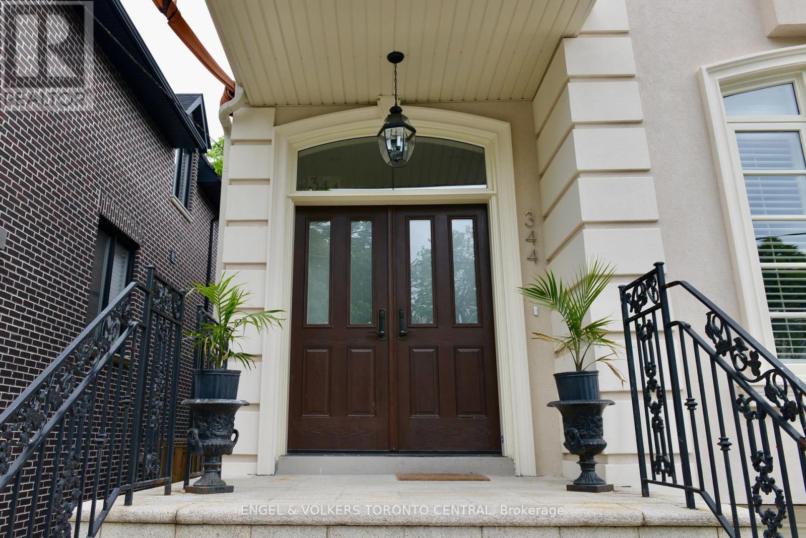344 Glengarry Avenue, Toronto, Ontario  M5M 1E6 - Photo 2 - C12472709