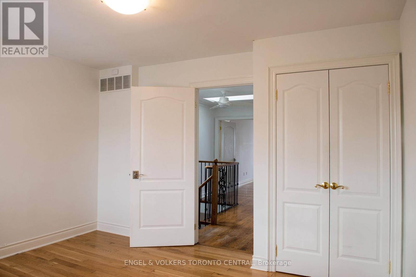 344 Glengarry Avenue, Toronto, Ontario  M5M 1E6 - Photo 21 - C12472709