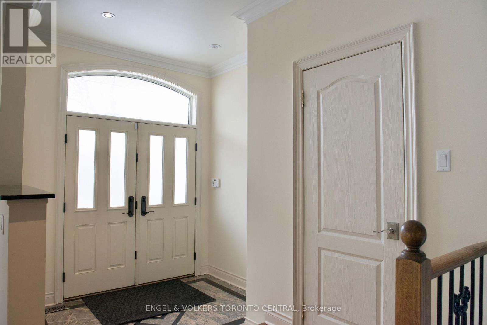 344 Glengarry Avenue, Toronto, Ontario  M5M 1E6 - Photo 4 - C12472709