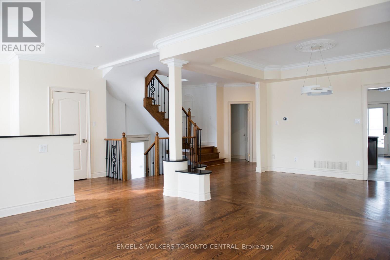 344 Glengarry Avenue, Toronto, Ontario  M5M 1E6 - Photo 6 - C12472709