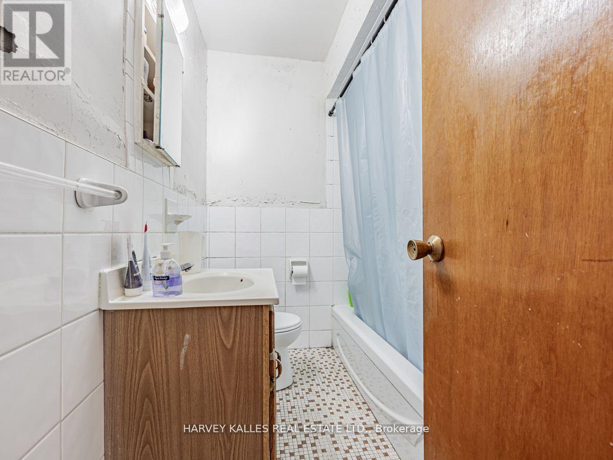 561-563 Danforth Road, Toronto (Clairlea-Birchmount), Ontario  M1K 1E1 - Photo 15 - E12472701