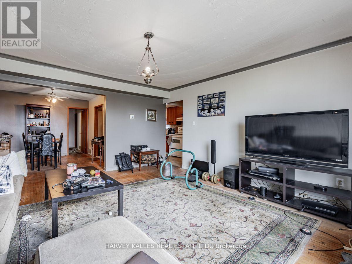 561-563 Danforth Road, Toronto (Clairlea-Birchmount), Ontario  M1K 1E1 - Photo 7 - E12472701