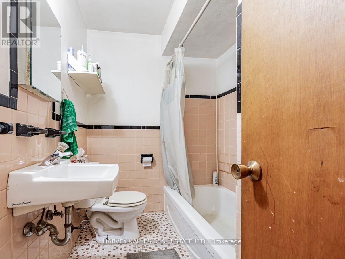 561-563 Danforth Road, Toronto (Clairlea-Birchmount), Ontario  M1K 1E1 - Photo 9 - E12472712