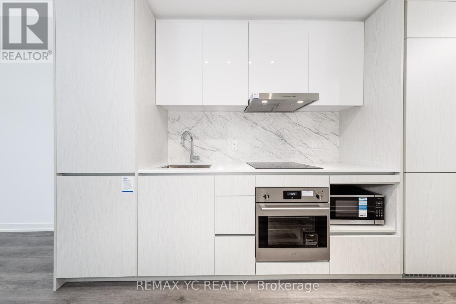 3915 - 28 Interchange Way, Vaughan, Ontario  L4K 0P8 - Photo 4 - N12472650