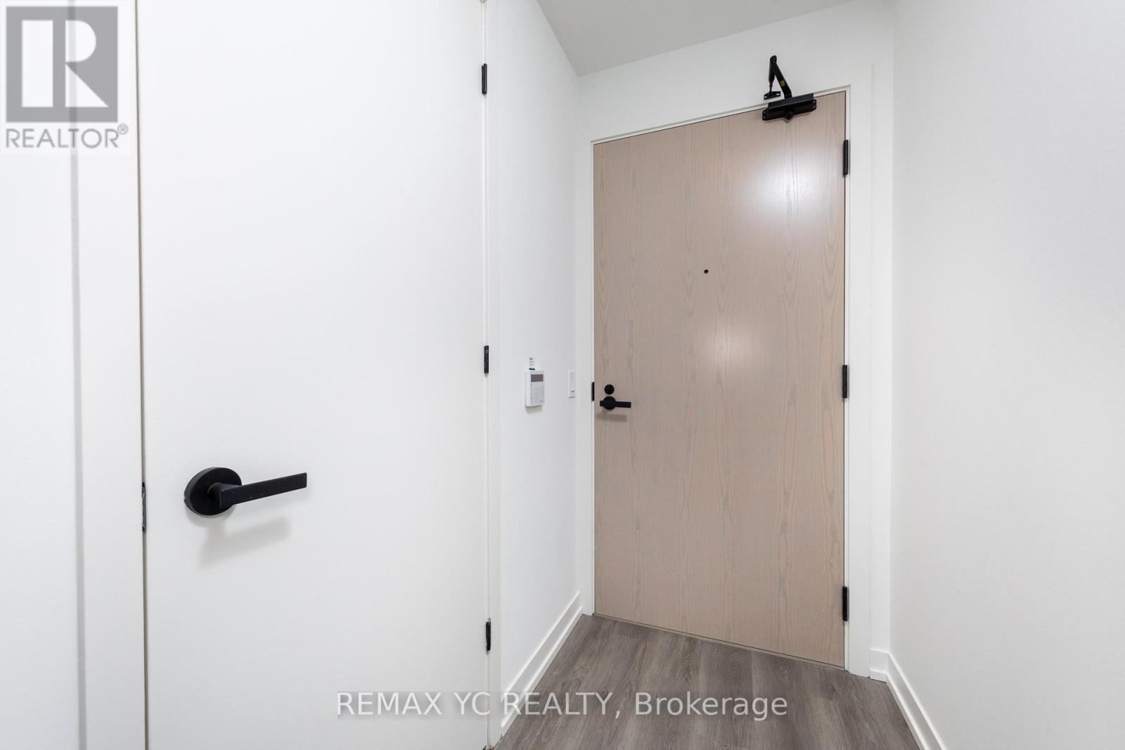 3915 - 28 Interchange Way, Vaughan, Ontario  L4K 0P8 - Photo 2 - N12472650