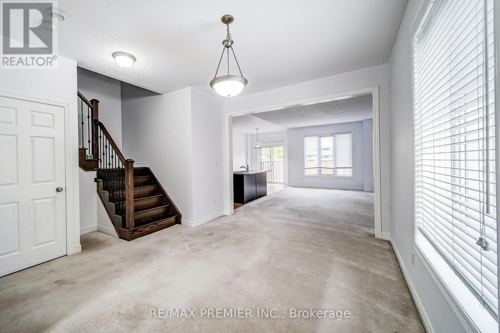 44 Weaver Terrace, New Tecumseth (Tottenham), Ontario  L0G 1W0 - Photo 4 - N12472708