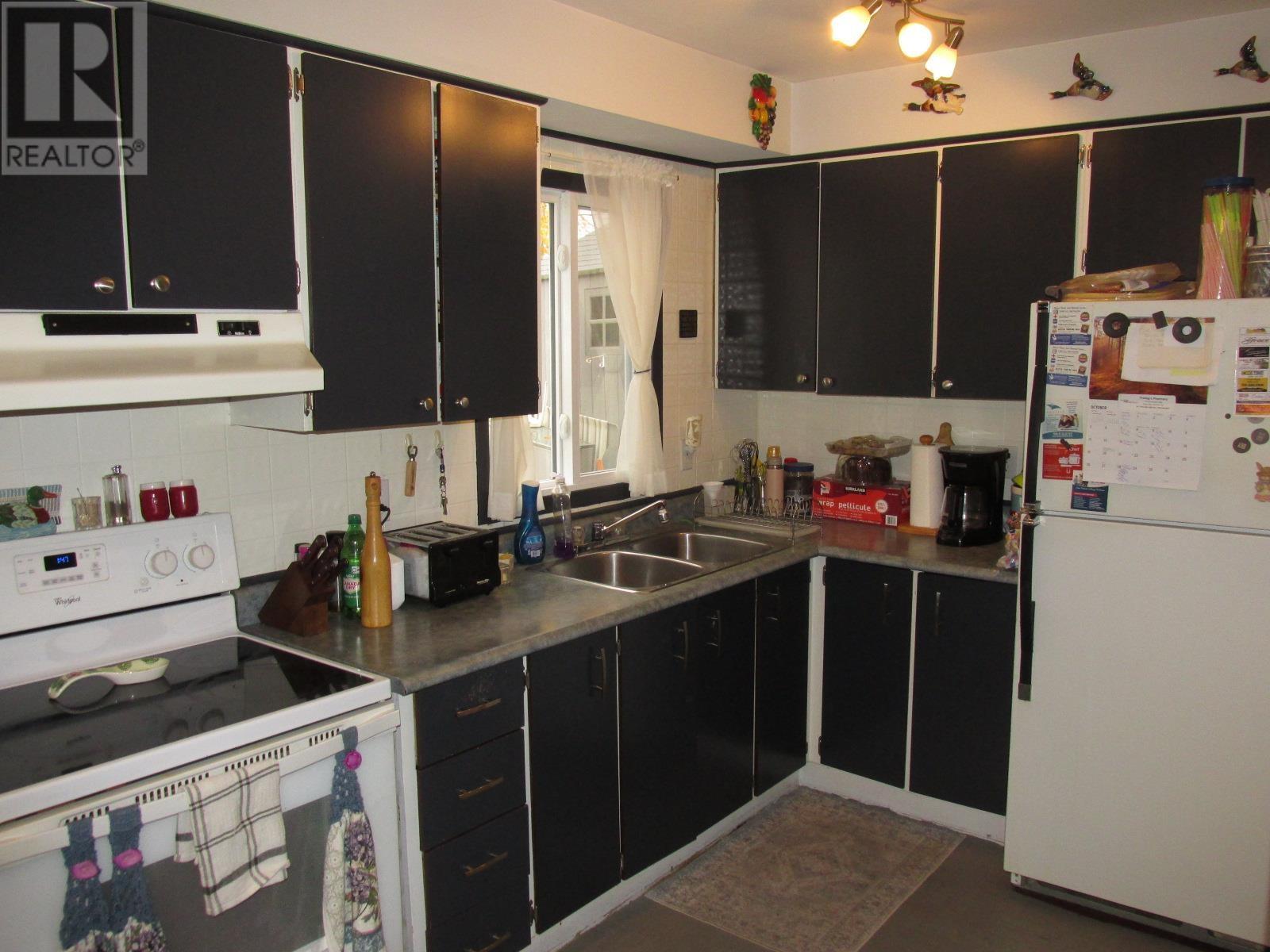36 Beckett Blvd, Elliot Lake, Ontario  P5A 3P7 - Photo 4 - SM253024