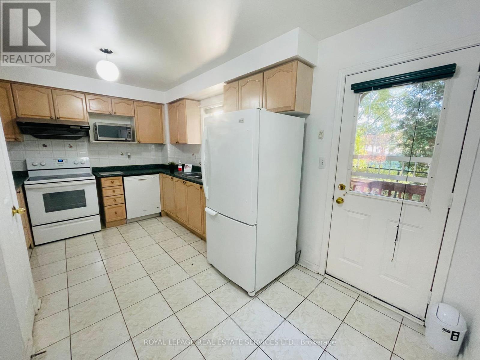 27 - 4991 Rathkeale Road, Mississauga, Ontario  L5V 2G9 - Photo 4 - W12472679