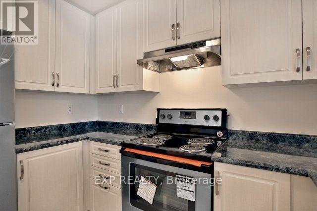 21-02 - 2420 Baronwood Drive, Oakville, Ontario  L6M 0X6 - Photo 13 - W12472693