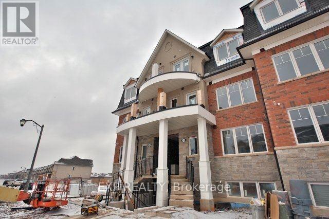 21-02 - 2420 Baronwood Drive, Oakville, Ontario  L6M 0X6 - Photo 2 - W12472693